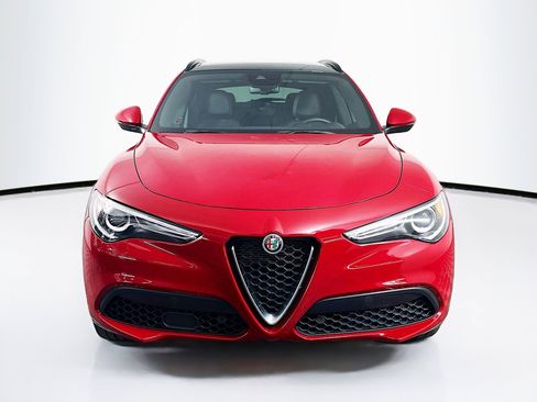 Used 2023 Alfa Romeo Stelvio Ti image 2