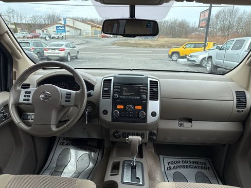Used 2014 Nissan Frontier SV w/ SV Value Truck Package AWD/4WD image 27