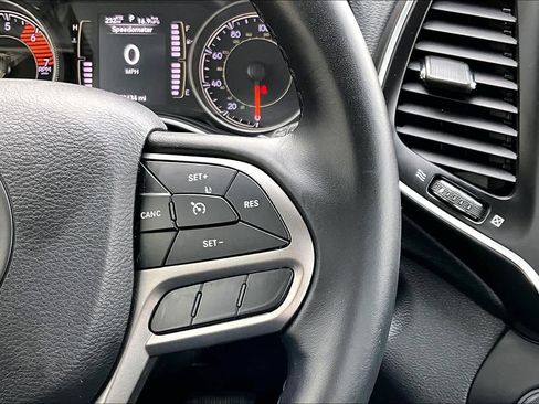 Used 2019 Jeep Cherokee Latitude Plus image 25