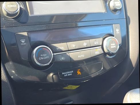 Used 2016 Nissan Rogue SL image 25