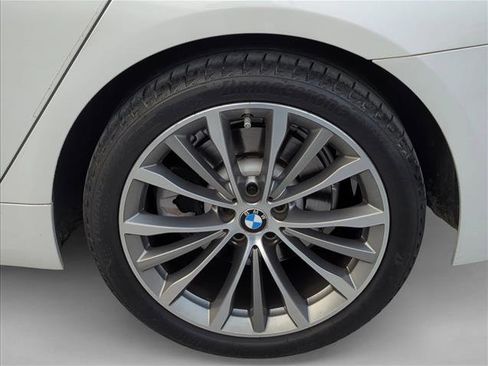Used 2021 BMW 530i w/ Premium Package image 9