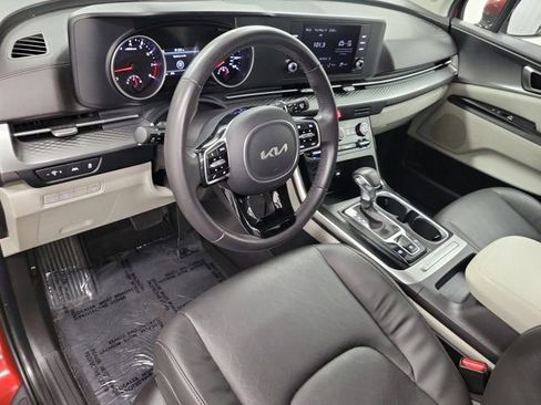 Used 2024 Kia Carnival LX FWD image 21