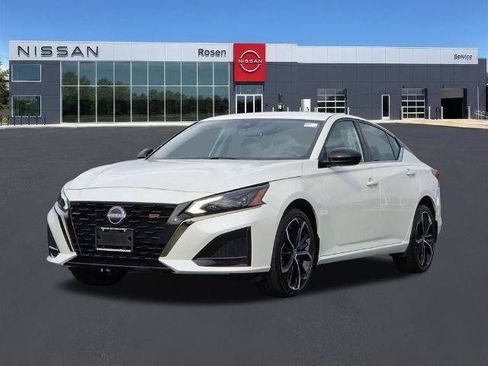Certified 2025 Nissan Altima 2.5 SR AWD/4WD image 7