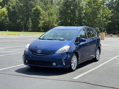 Used 2012 Toyota Prius V Five FWD image 3