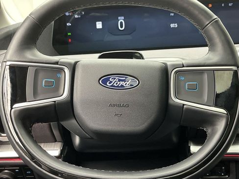 Used 2025 Ford Expedition Max Platinum w/ Platinum Ultimate Package AWD/4WD image 18