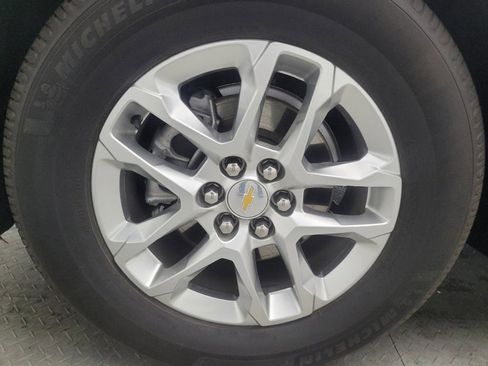 Used 2021 Chevrolet Traverse LS FWD image 31