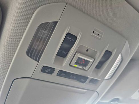 Used 2023 Toyota Highlander Limited image 34