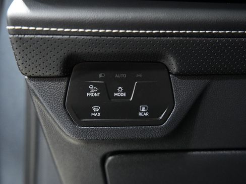 Used 2024 Volkswagen Atlas SE image 29