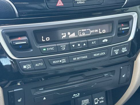 Used 2019 Honda Pilot Touring image 23