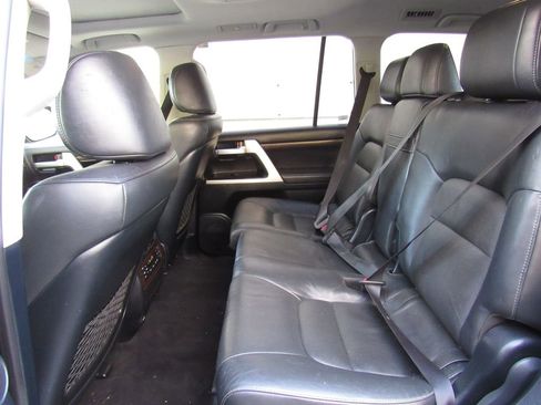 Certified 2020 Toyota Land Cruiser w/ Preferred Accessory Package image 15