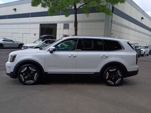Used 2024 Kia Telluride EX AWD/4WD image 7