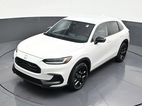 Used 2025 Honda HR-V Sport image 14