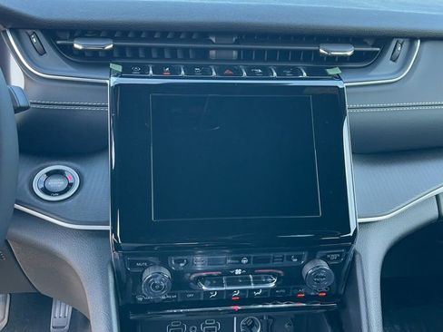 New 2024 Jeep Grand Cherokee L Laredo w/ Luxury Tech Group I image 20