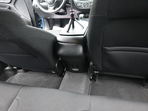 Used 2025 Chevrolet Malibu LS image 3