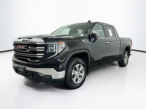 Used 2025 GMC Sierra 1500 SLT AWD/4WD image 3