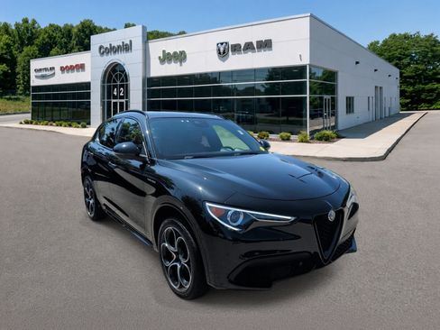 Used 2023 Alfa Romeo Stelvio Veloce AWD/4WD image 8