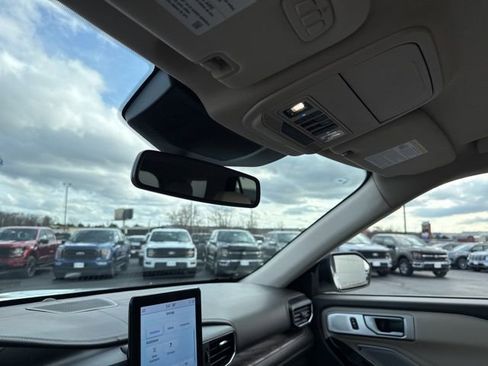 Used 2023 Ford Explorer Platinum w/ Technology Package image 23