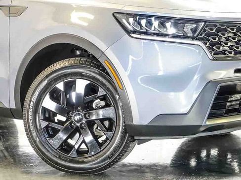 Used 2021 Kia Sorento S w/ Panoramic Sunroof Package AWD/4WD image 4