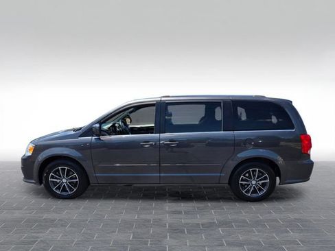 Used 2017 Dodge Grand Caravan SXT FWD image 4