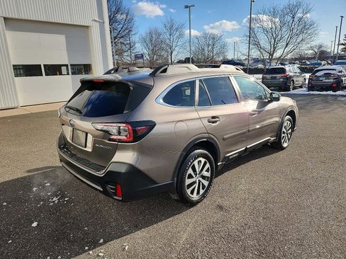 Used 2022 Subaru Outback Premium image 6
