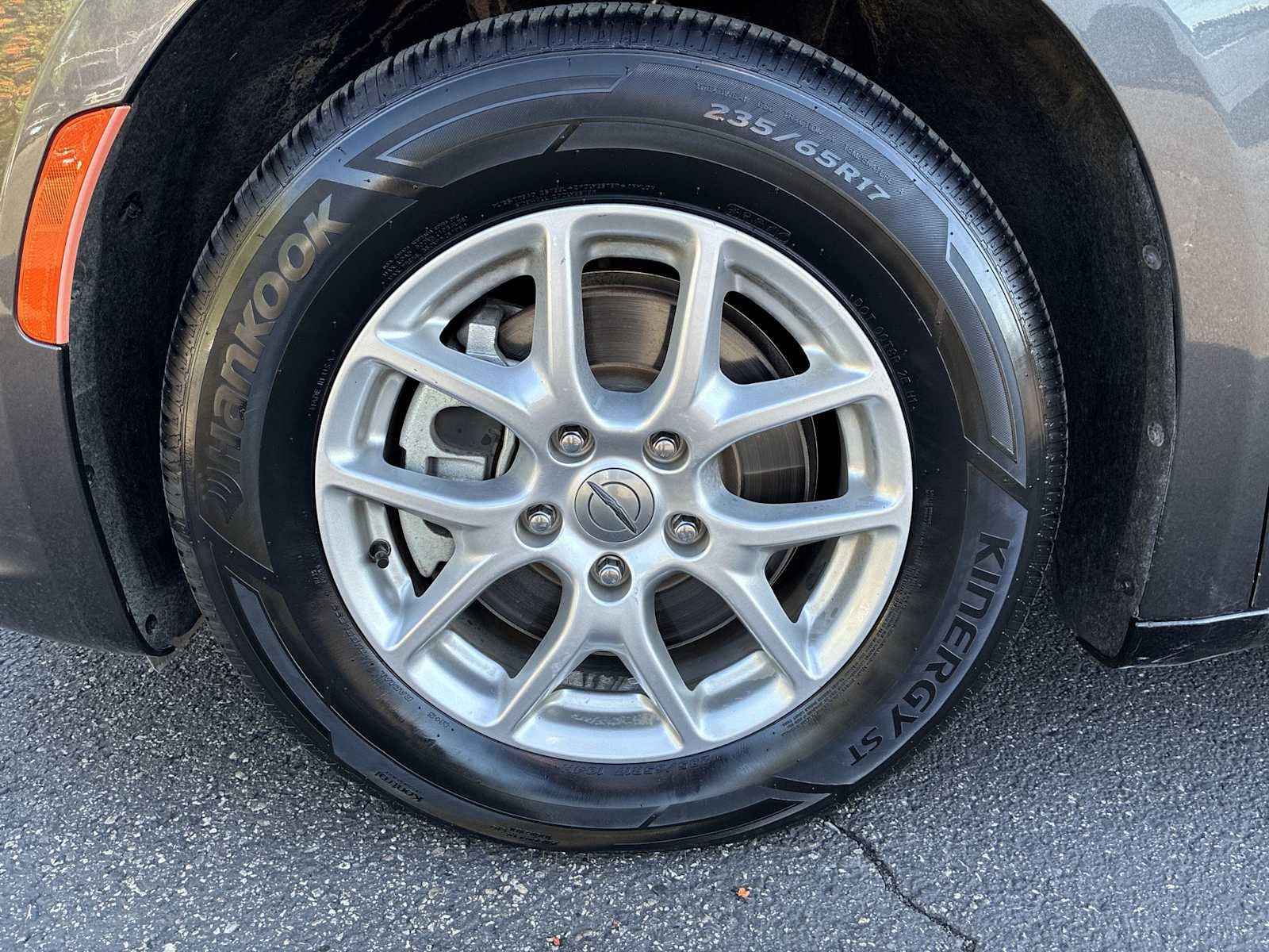 Used 2023 Chrysler Pacifica Touring-L FWD image 18