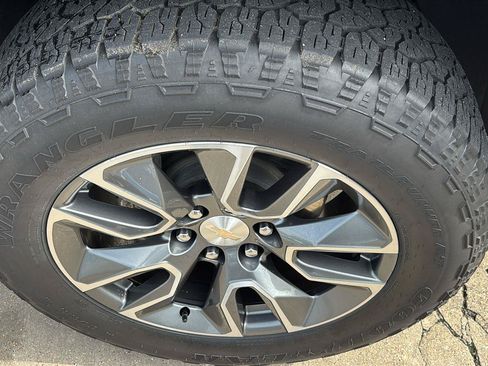 Certified 2024 Chevrolet Silverado 1500 LT AWD/4WD image 10