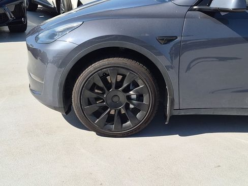 Used 2022 Tesla Model Y Long Range AWD/4WD image 14