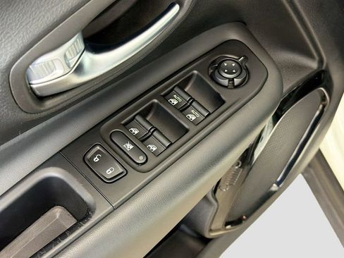 Used 2020 Jeep Renegade Altitude AWD/4WD image 19