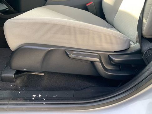 Used 2022 Honda HR-V LX image 36