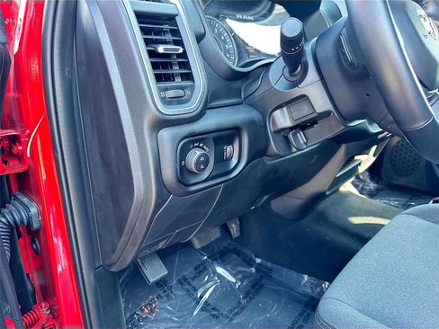 Used 2024 RAM 2500 Big Horn w/ Sport Appearance Package image 10