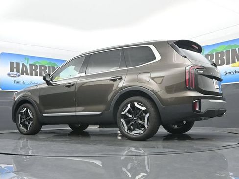 Used 2023 Kia Telluride EX w/ EX Captain's Chair Package FWD image 17