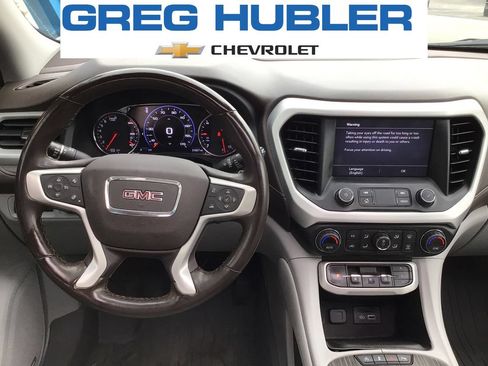 Used 2023 GMC Acadia SLT w/ Technology Package AWD/4WD image 3