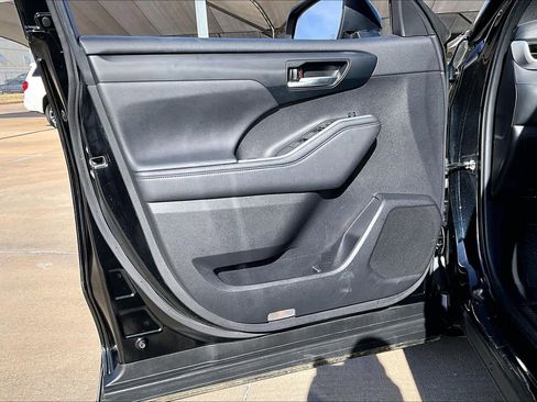 Used 2023 Toyota Highlander XSE image 24