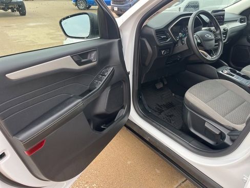 Used 2022 Ford Escape SE w/ Cold Weather Package image 11