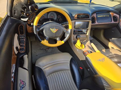 Used 2000 Chevrolet Corvette Convertible w/ Memory Pkg RWD image 12