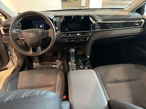 Used 2025 Toyota Camry LE image 33