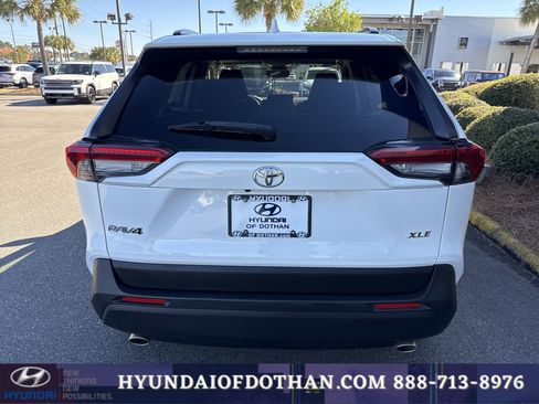Used 2019 Toyota RAV4 XLE image 3