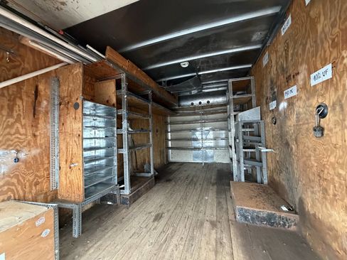 Used 2009 Chevrolet Express 2500 image 9