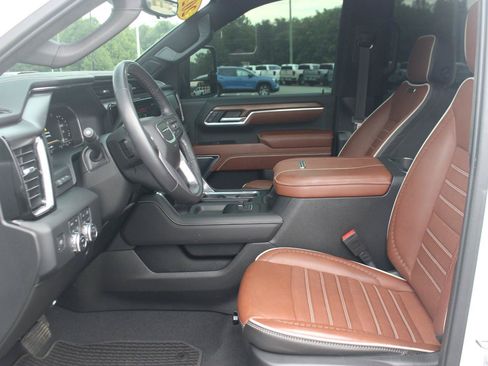 Used 2024 GMC Sierra 2500 Denali Ultimate w/ Max Trailering Package AWD/4WD image 17