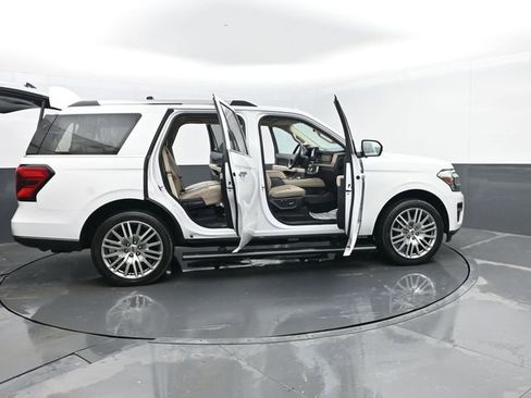 Used 2024 Ford Expedition Limited image 35