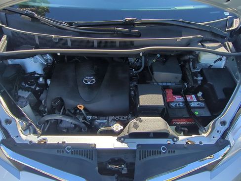 Used 2020 Toyota Sienna LE image 27