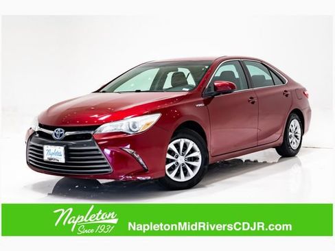 Used 2017 Toyota Camry LE FWD image 1
