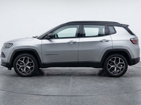 Used 2025 Jeep Compass Limited image 5