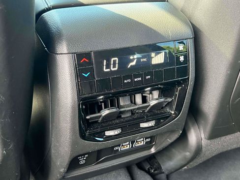 Used 2023 Jeep Grand Cherokee L Laredo w/ Luxury Tech Group I AWD/4WD image 22