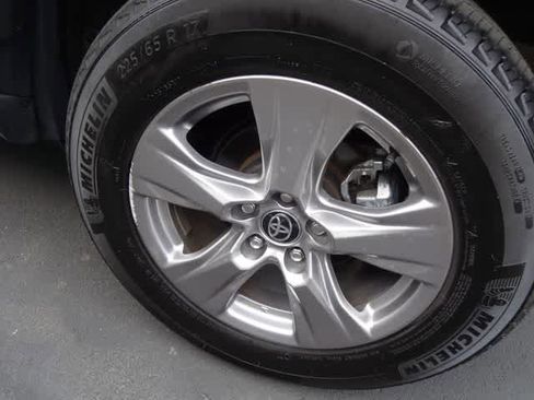 Certified 2025 Toyota RAV4 XLE AWD/4WD image 17