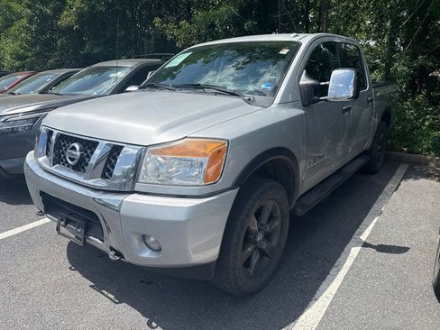 Used 2015 Nissan Titan SV w/ SV Value Truck Package AWD/4WD image 2