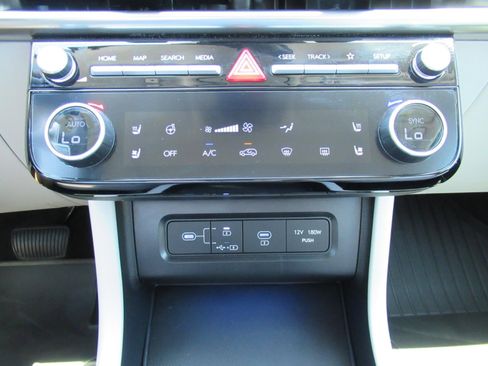 Used 2025 Hyundai Tucson Limited FWD image 28