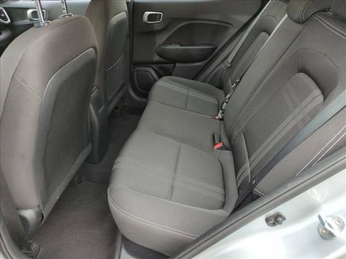 Used 2022 Hyundai Venue SEL FWD image 18