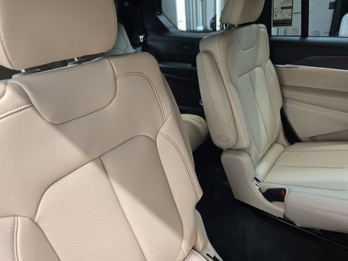 New 2026 Jeep Grand Cherokee L Limited AWD/4WD image 11