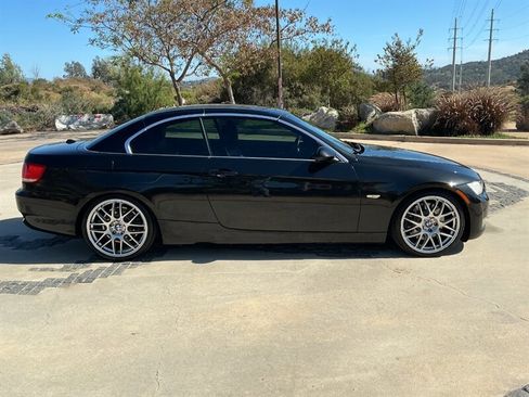 Used 2009 BMW 335i Convertible image 5